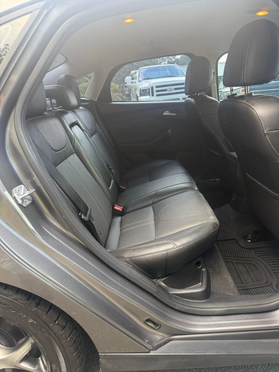 Used 2014 Ford Focus SE w/ Equipment Group 201A FWD image 13