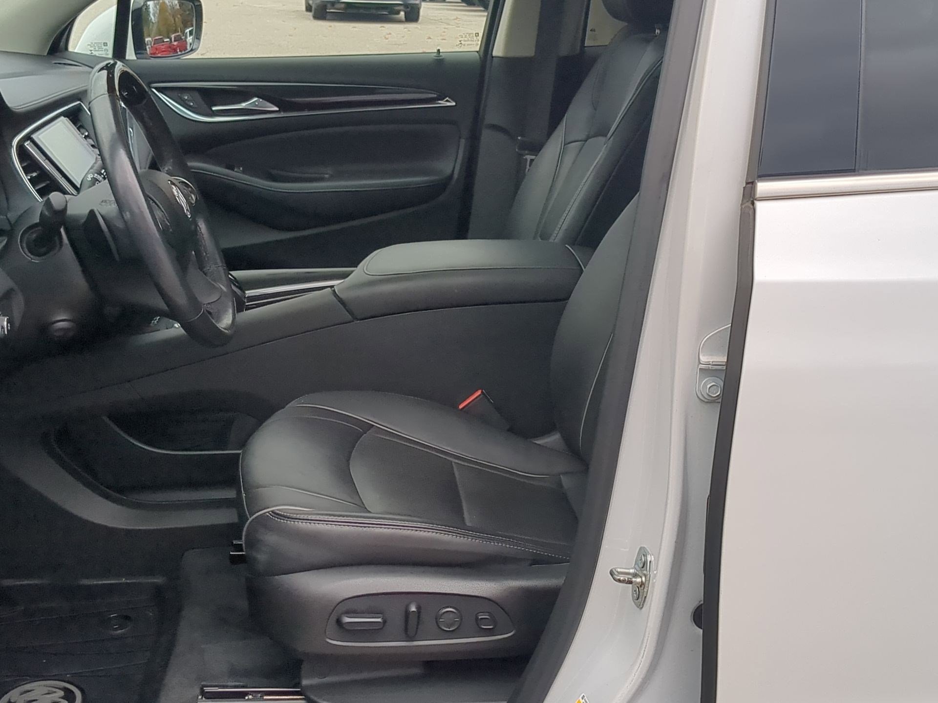 Used 2021 Buick Enclave Avenir w/ Avenir Technology Package image 11