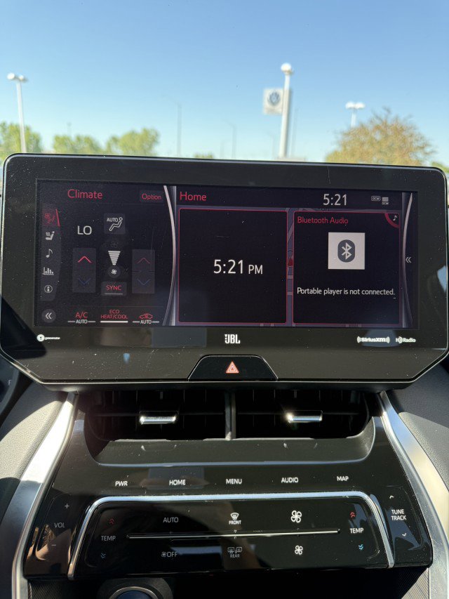 Used 2021 Toyota Venza XLE w/ Softex Package image 17