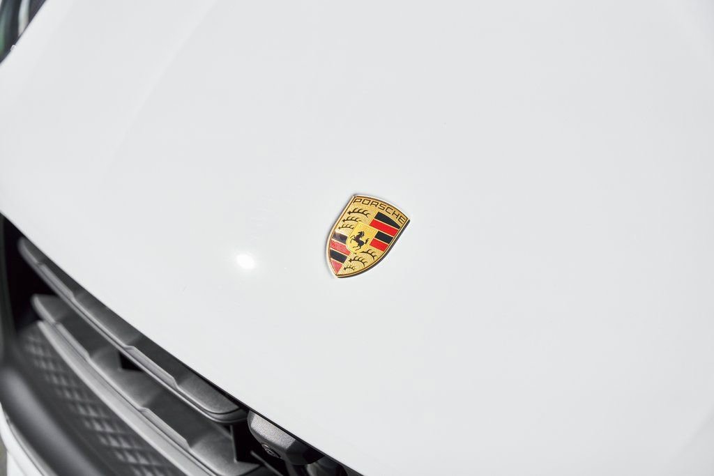 Used 2025 Porsche Macan GTS AWD/4WD image 8