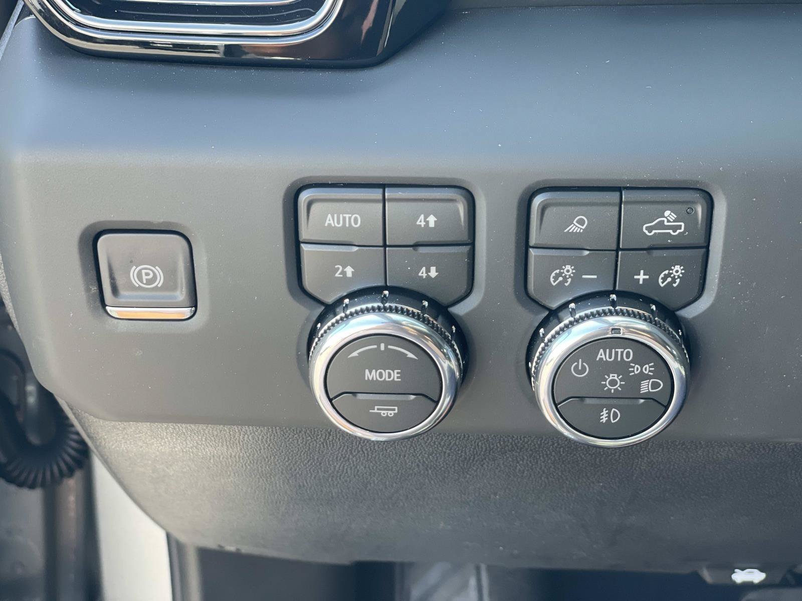 New 2026 GMC Sierra 2500 AT4 w/ AT4 Premium Plus Package AWD/4WD image 20