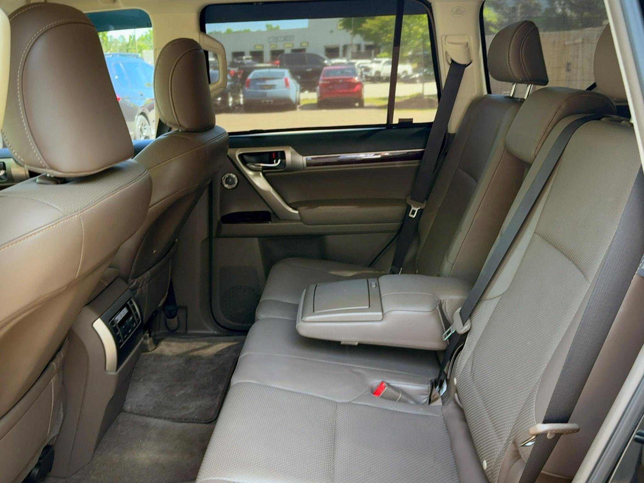Used 2016 Lexus GX 460 Luxury AWD/4WD image 22