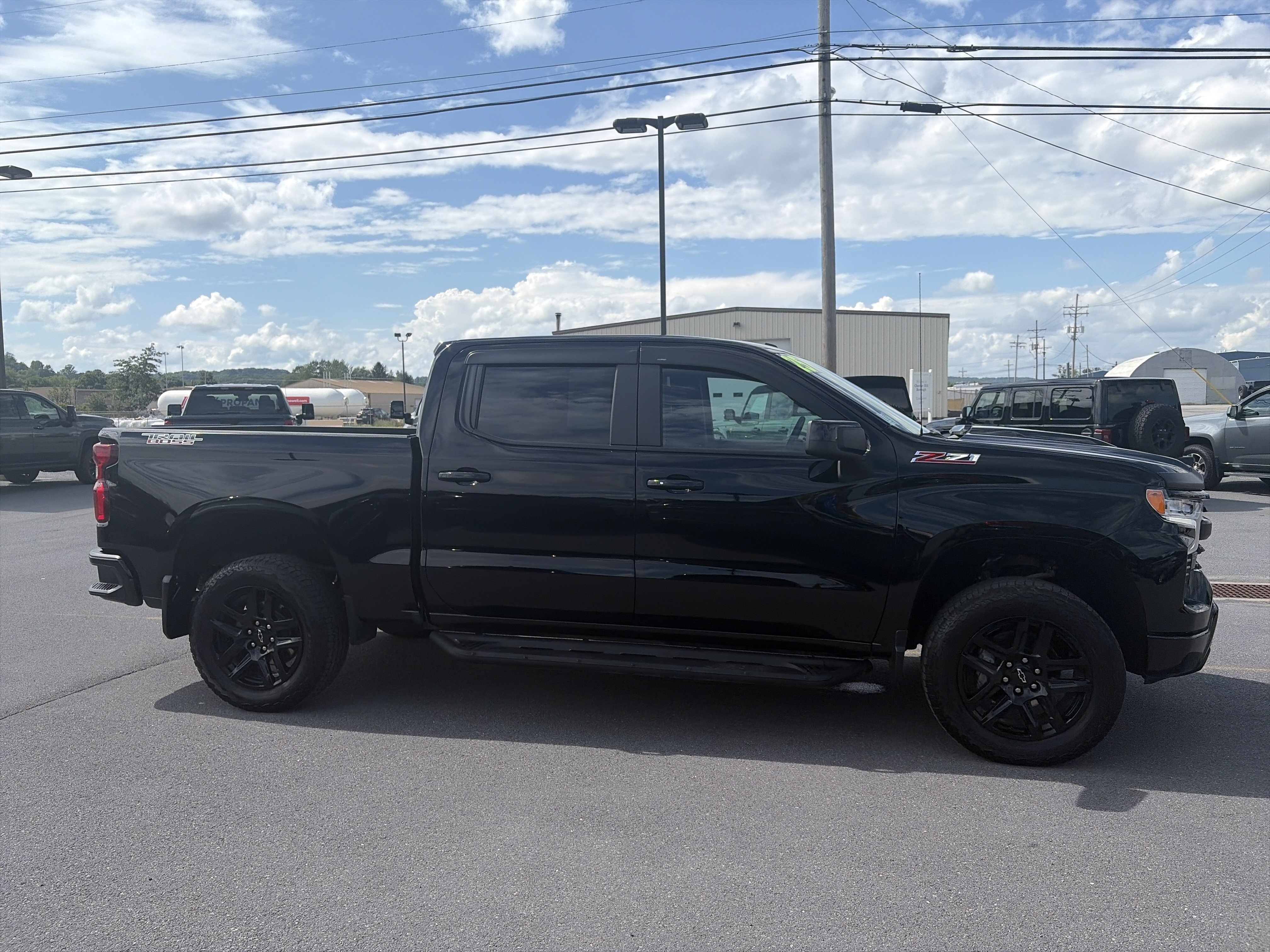 Used 2025 Chevrolet Silverado 1500 LT Trail Boss w/ Convenience Package II AWD/4WD image 12
