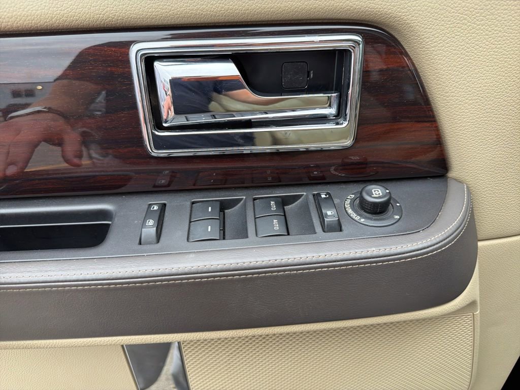 Used 2015 Lincoln Navigator 4WD w/ Equipment Group 101A Reserve image 10