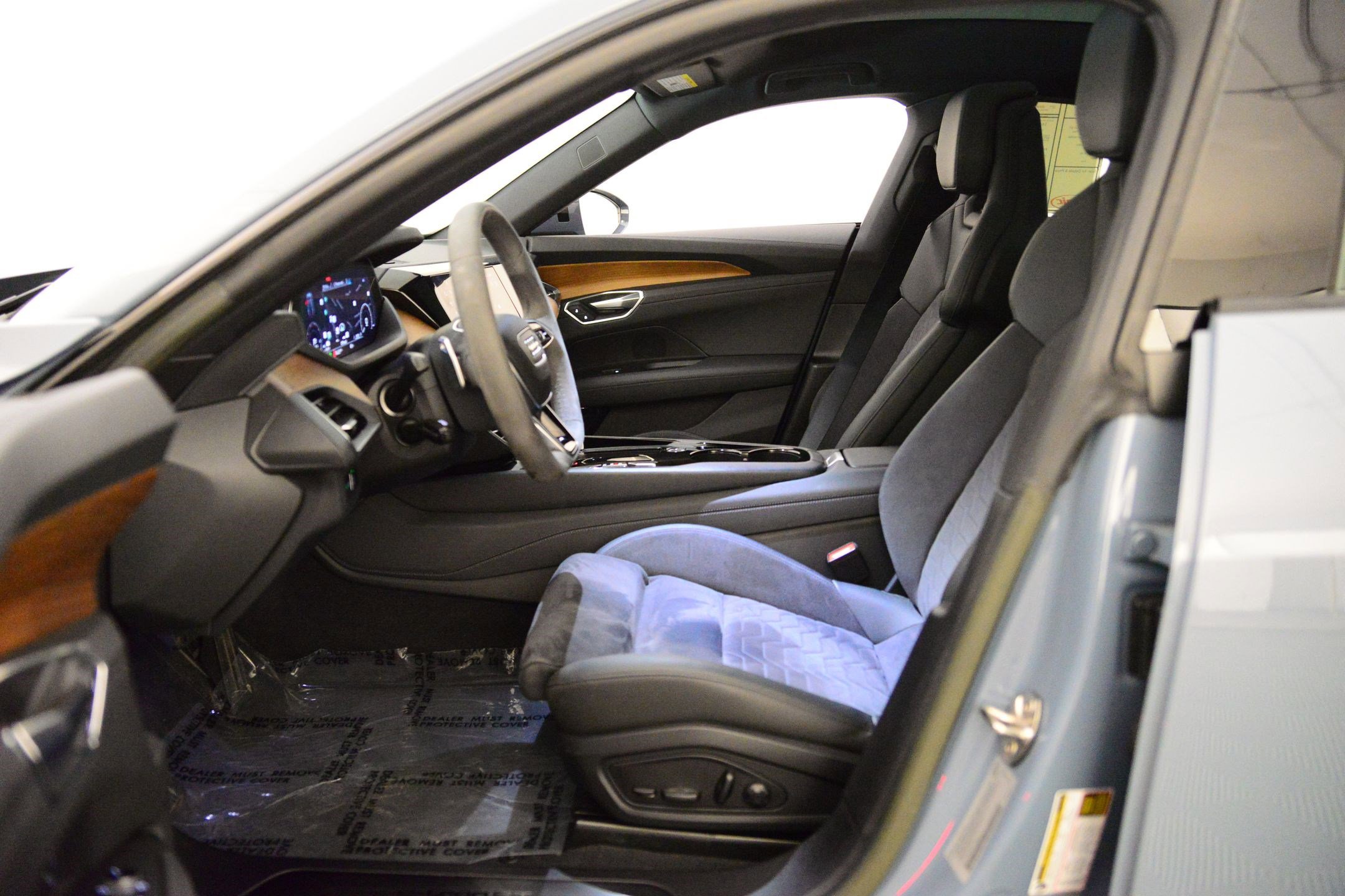 Certified 2023 Audi e-tron GT Premium Plus image 25