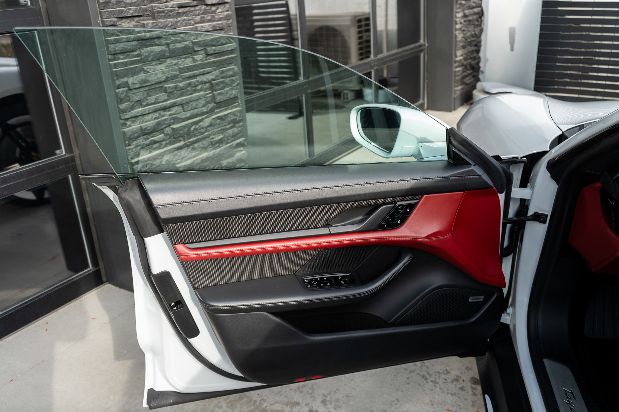 Used 2020 Porsche Taycan 4S image 17