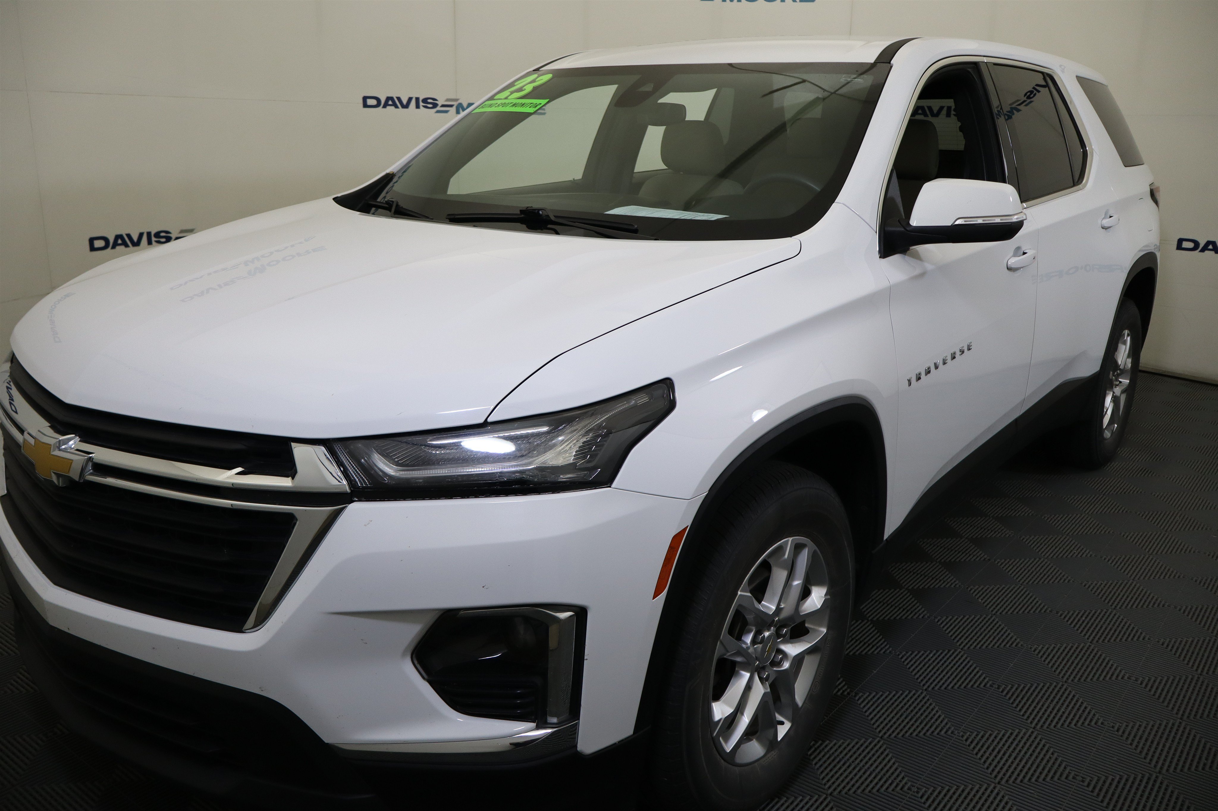 Used 2023 Chevrolet Traverse LS FWD image 12