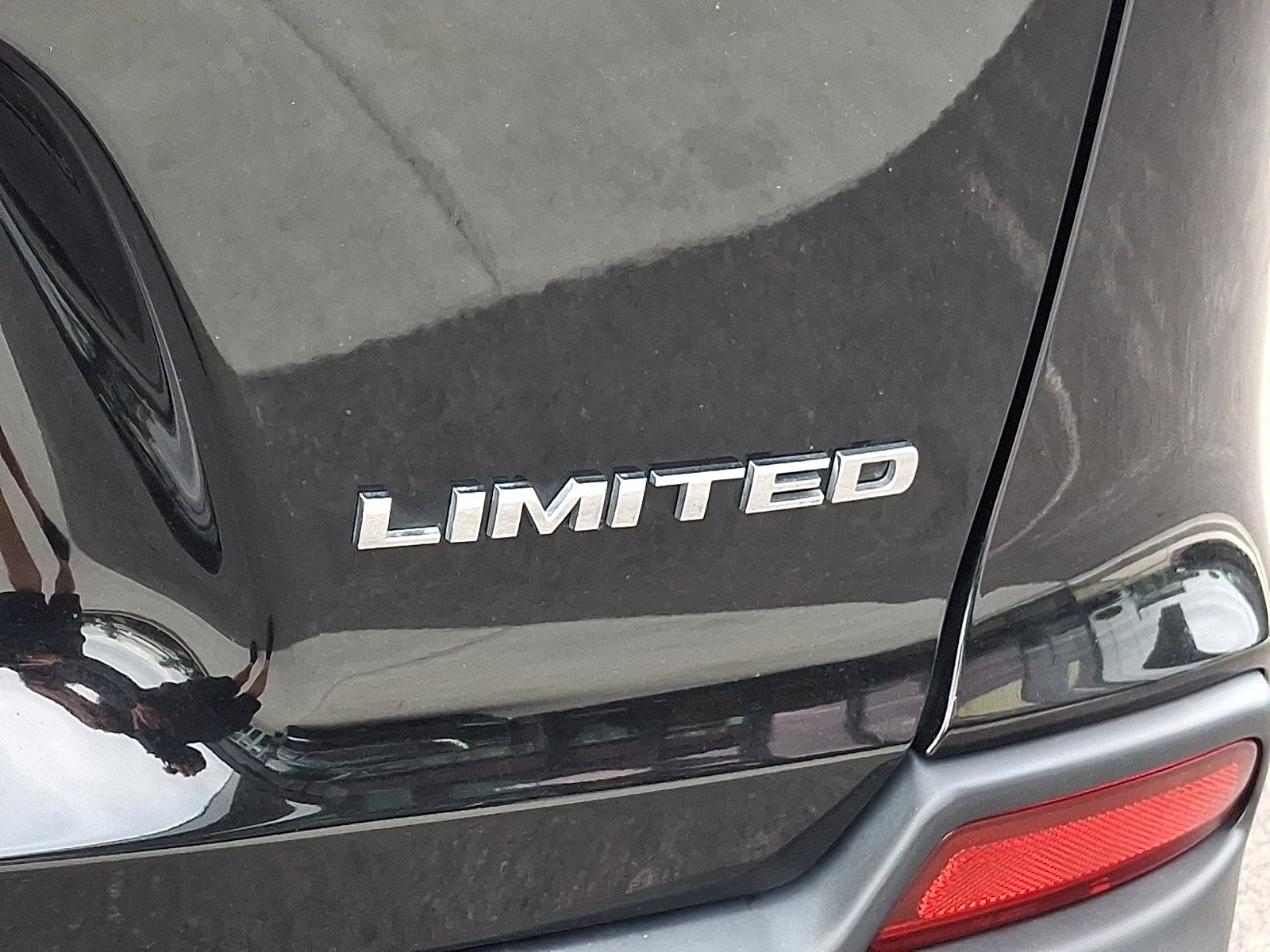 Used 2019 Jeep Cherokee Limited AWD/4WD image 30