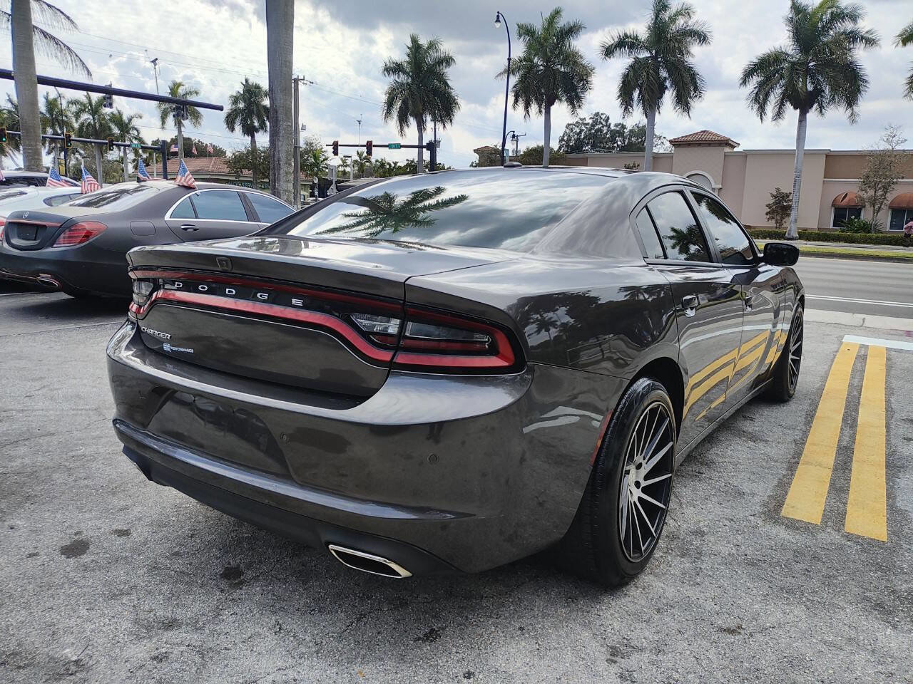 Used 2020 Dodge Charger SXT w/ Leather Interior Group image 10