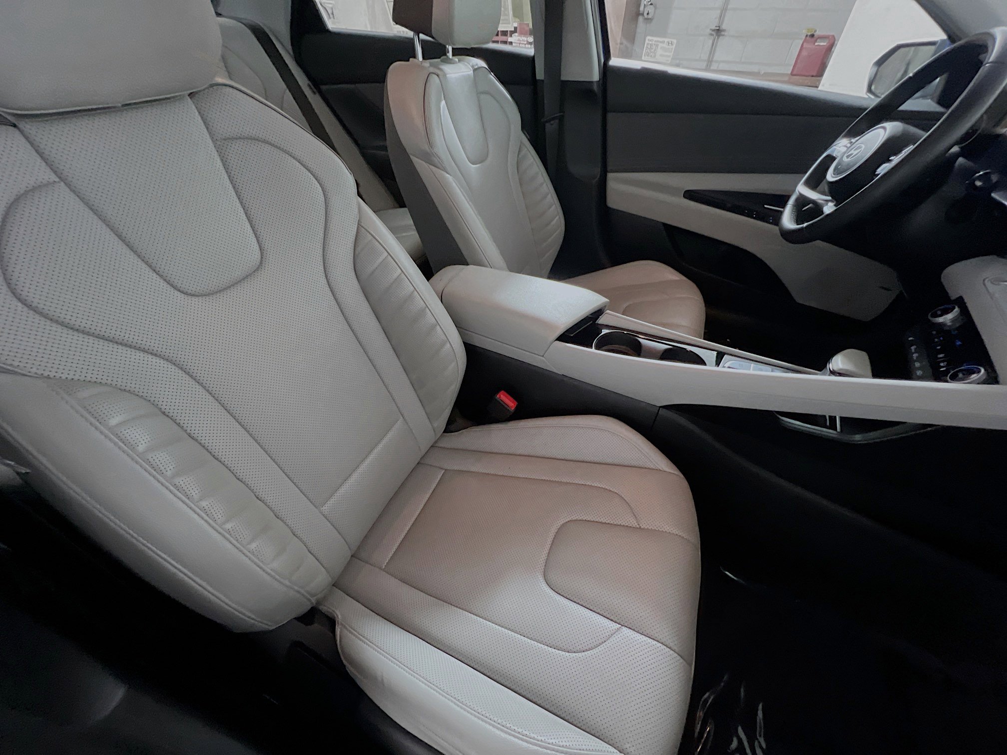 Used 2025 Hyundai Elantra Limited image 31