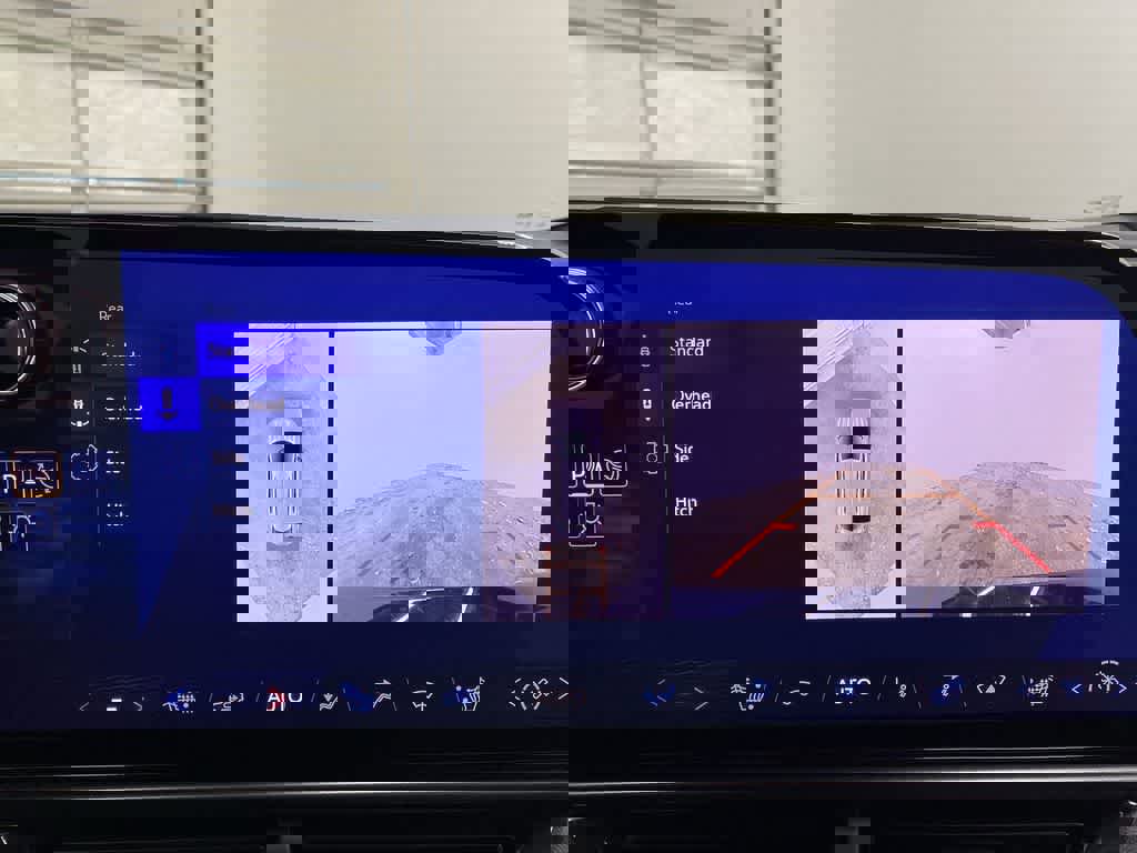 Used 2024 Chevrolet Equinox EV RS image 25