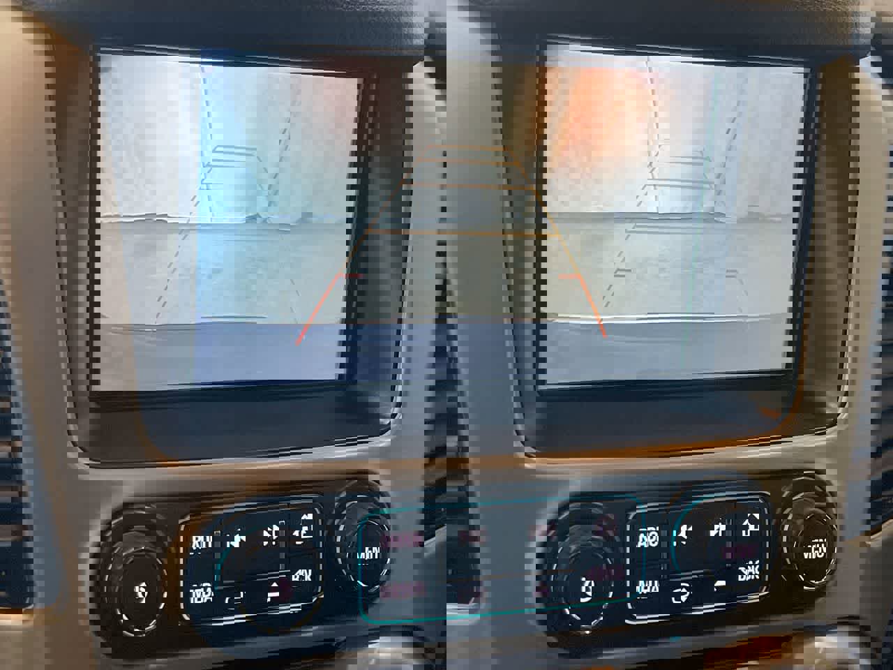 Used 2018 GMC Yukon Denali w/ Open Road Package image 17