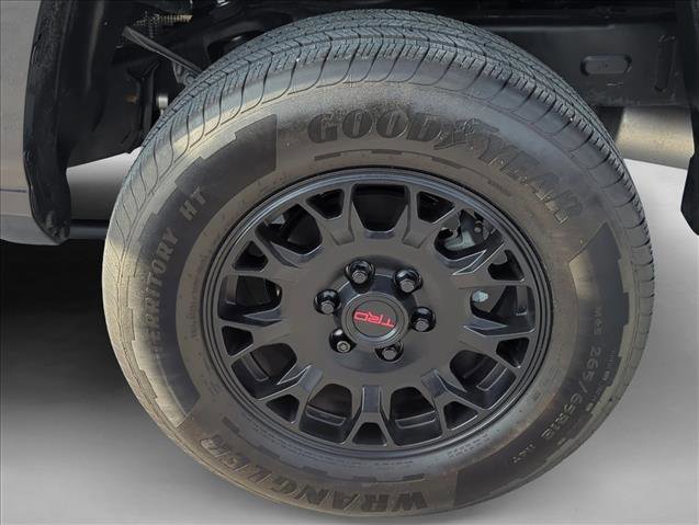 Certified 2025 Toyota Tacoma SR5 image 9
