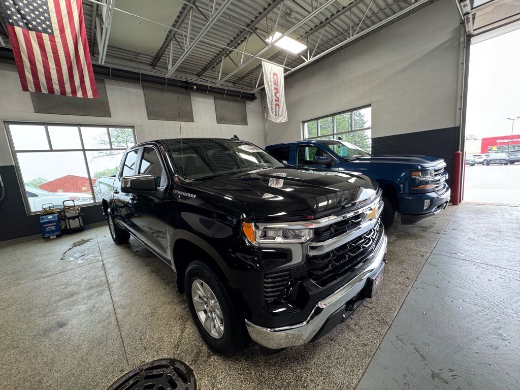 Used 2024 Chevrolet Silverado 1500 LT image 3
