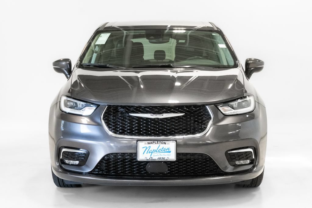 Used 2023 Chrysler Pacifica Touring-L FWD image 5