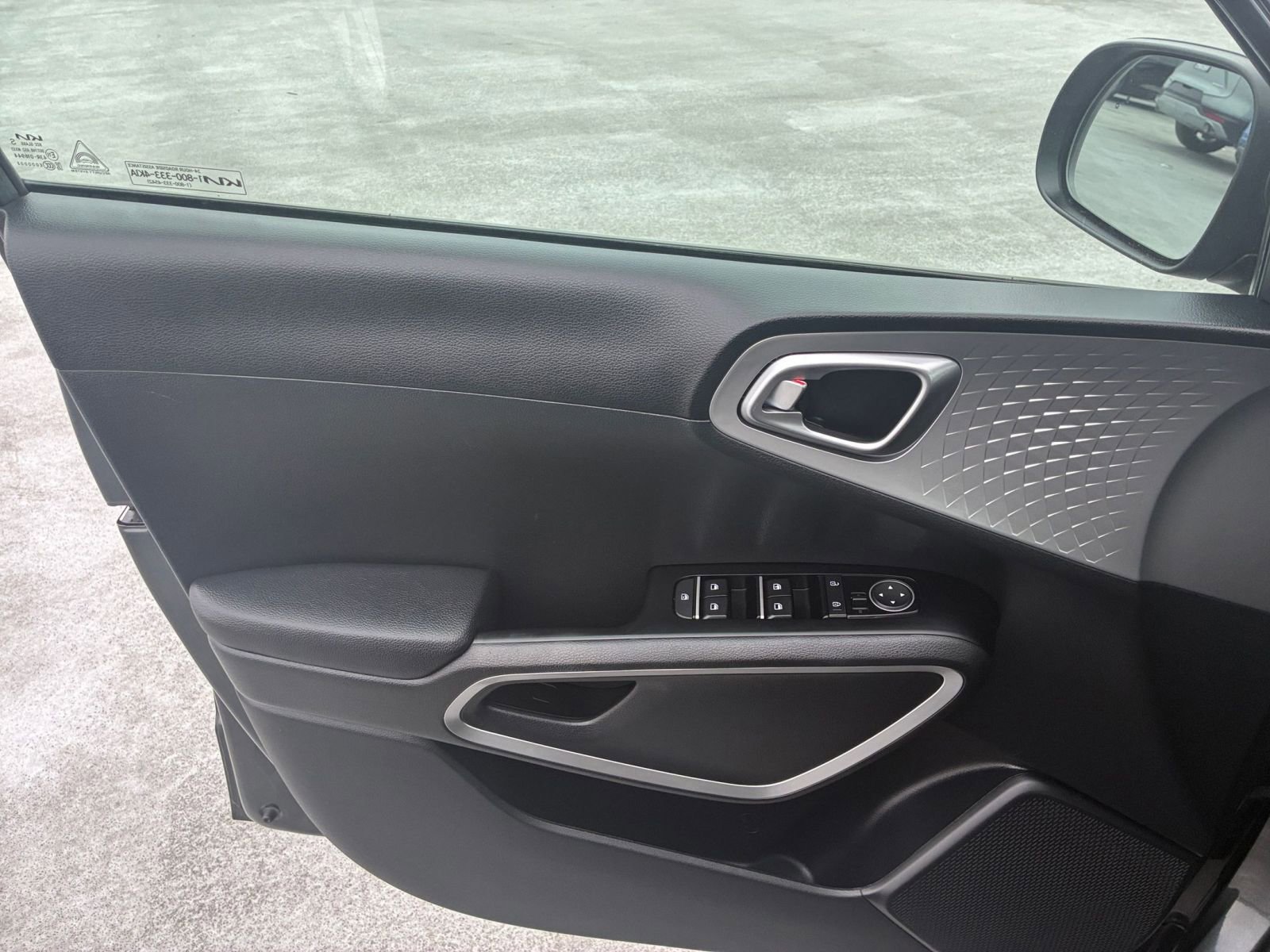 Used 2025 Kia Soul LX w/ LX Technology Package image 18