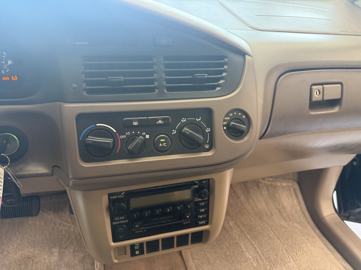 Used 2002 Toyota Sienna LE FWD image 14