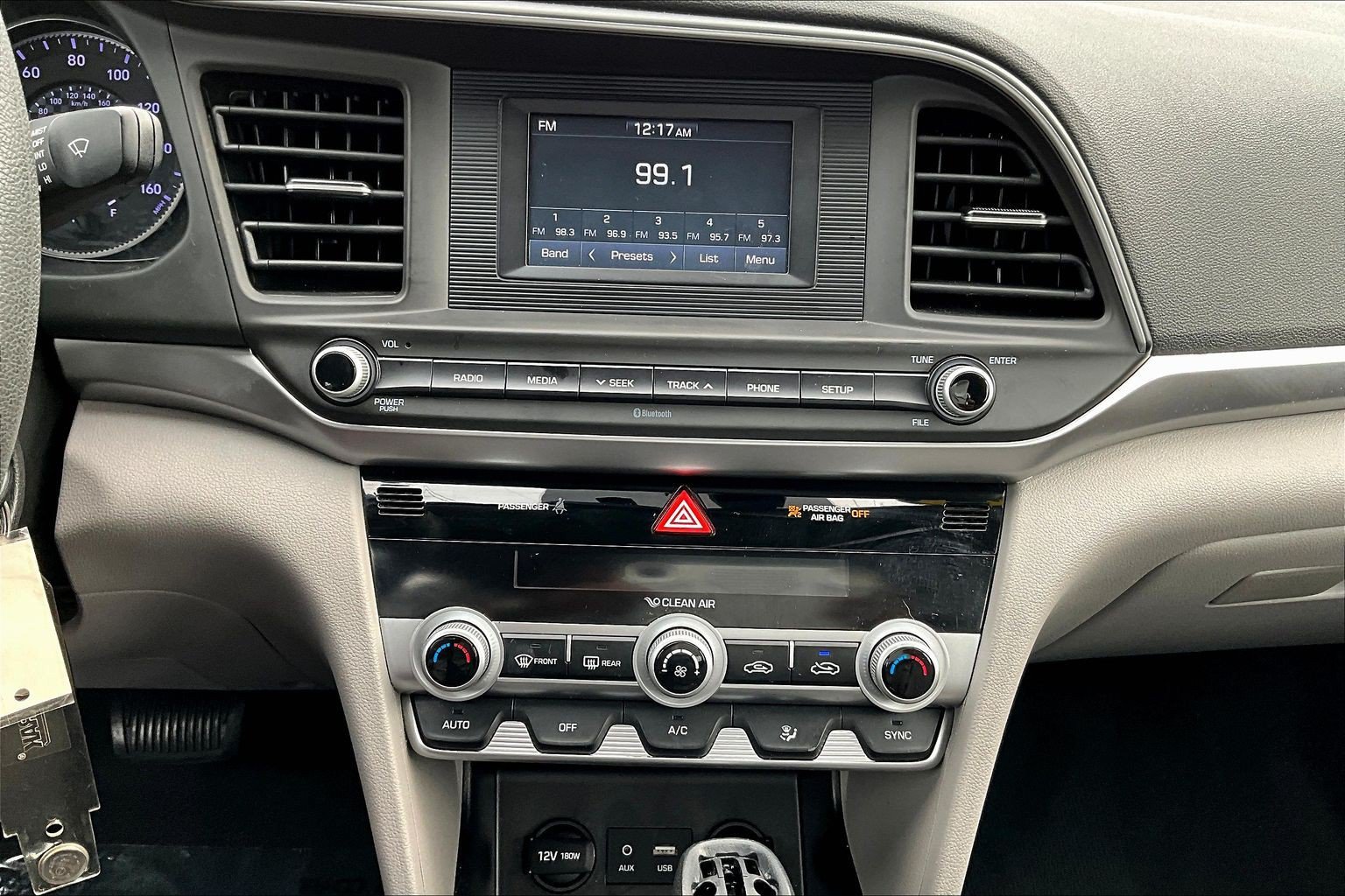 Used 2020 Hyundai Elantra SE FWD image 11
