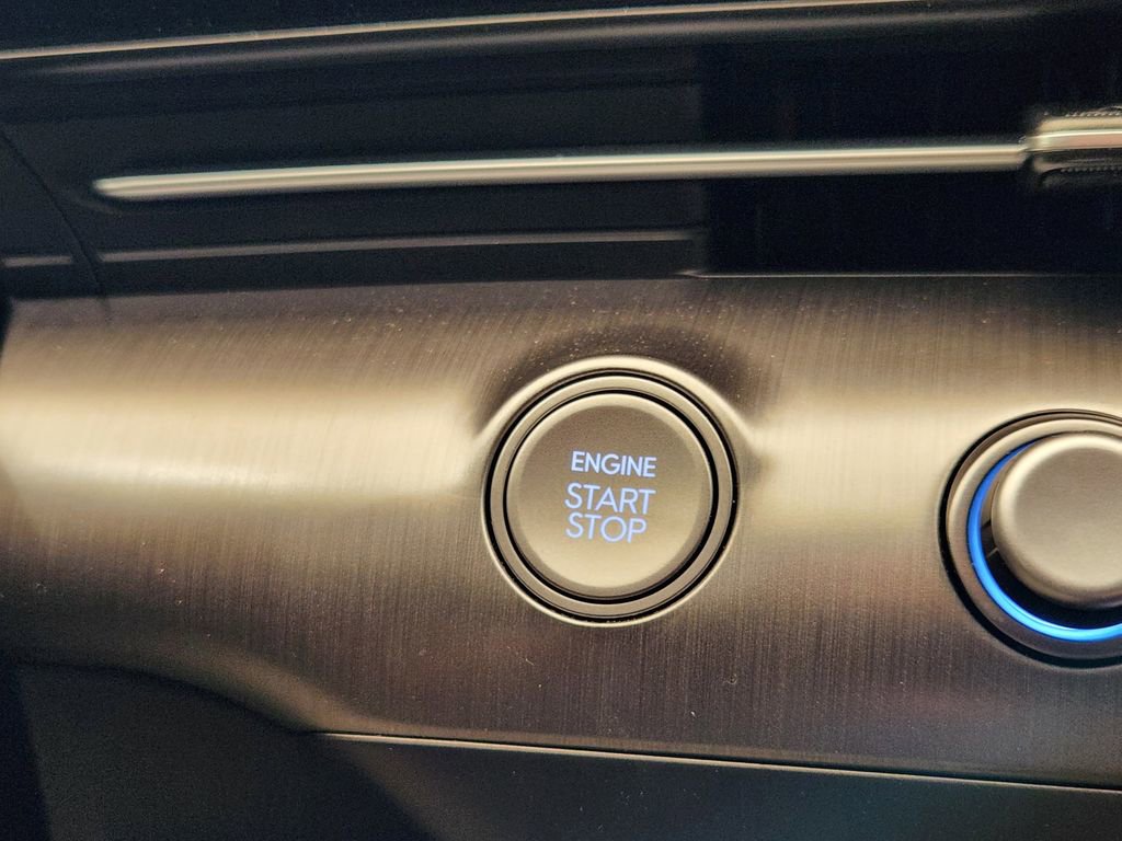 Certified 2025 Hyundai Kona SE image 20