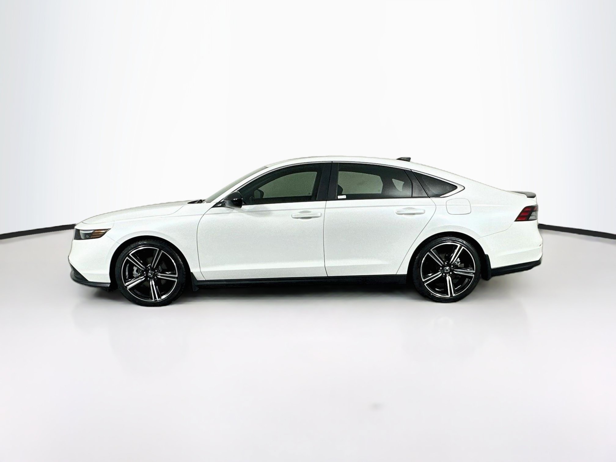 Used 2024 Honda Accord Sport image 4