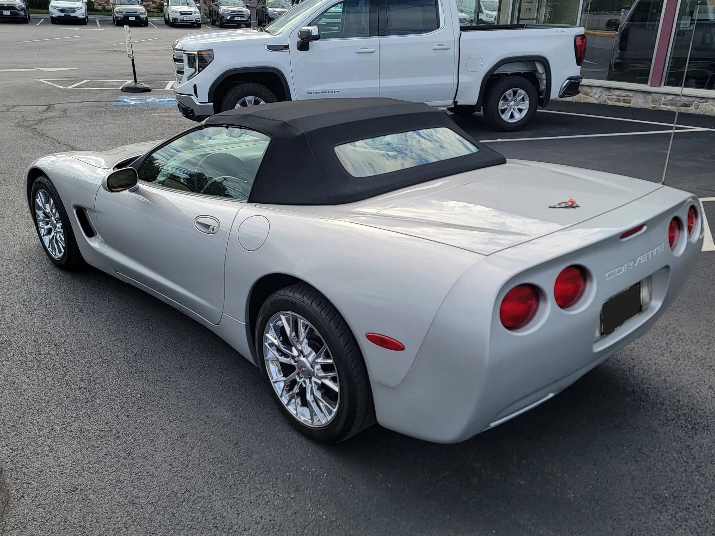 Used 2001 Chevrolet Corvette Convertible w/ Preferred Equipment Group1 RWD image 7