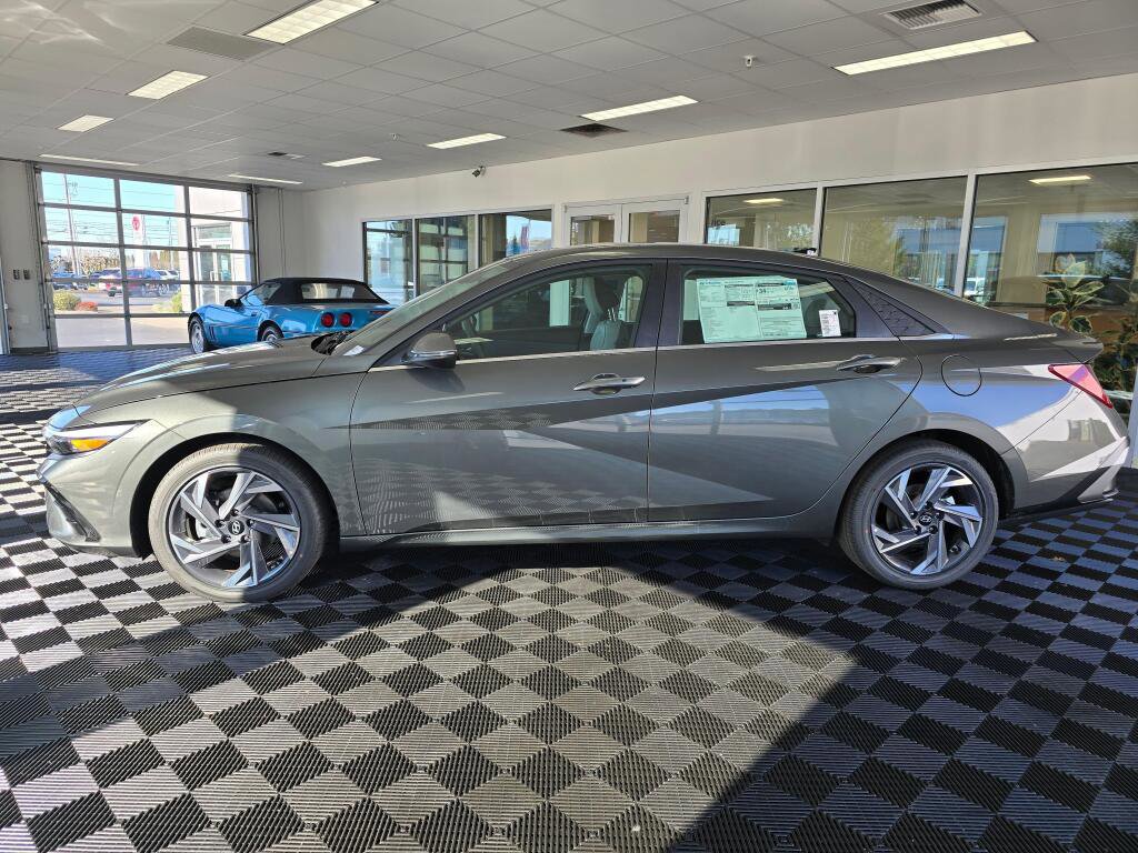 New 2026 Hyundai Elantra Limited image 7