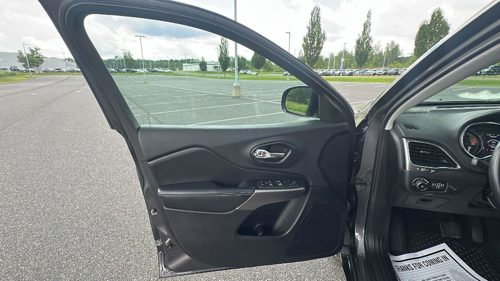 Used 2019 Jeep Cherokee Latitude Plus w/ Comfort/Convenience Group image 25