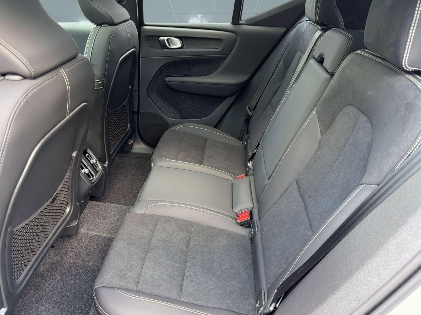 New 2026 Volvo XC40 B5 Ultra w/ Climate Package AWD/4WD image 19