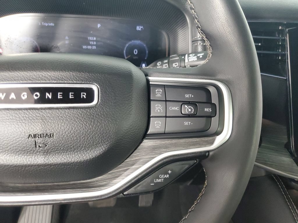 Used 2023 Jeep Wagoneer L Series II AWD/4WD image 24