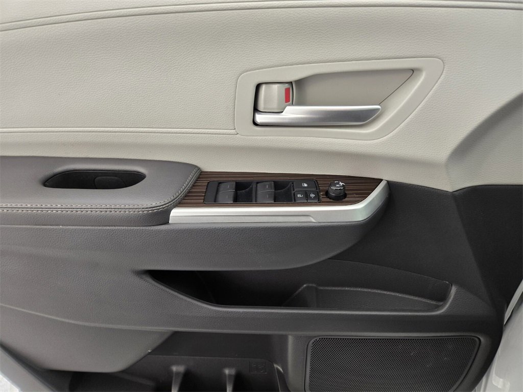 Used 2022 Toyota Sienna XLE image 25