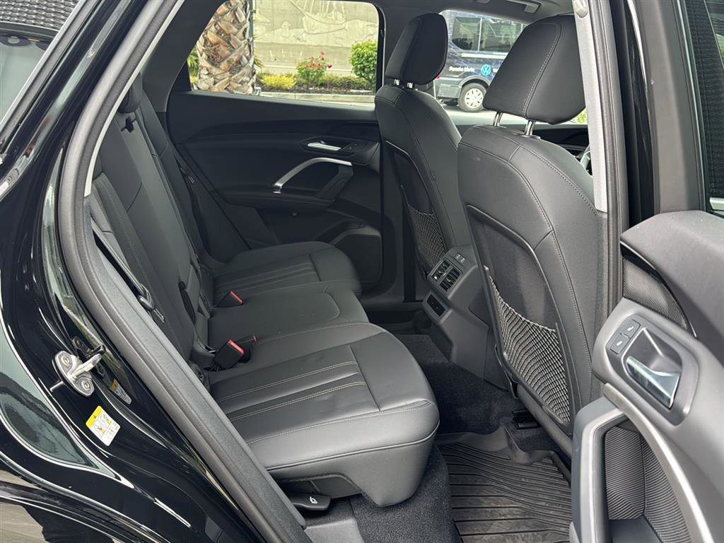 Used 2025 Audi Q5 Premium w/ Convenience Package image 15