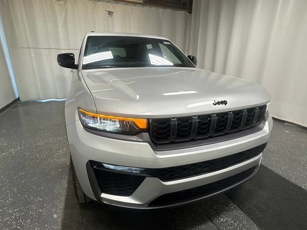 New 2026 Jeep Grand Cherokee Limited w/ Limited Altitude Package AWD/4WD image 5