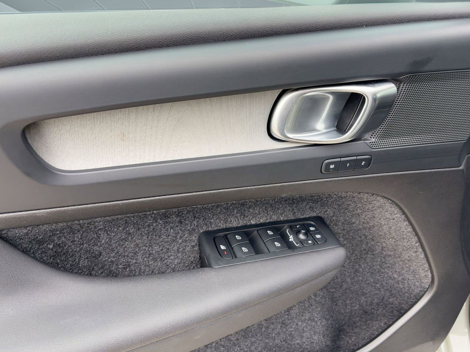 Certified 2025 Volvo XC40 B5 Plus image 12