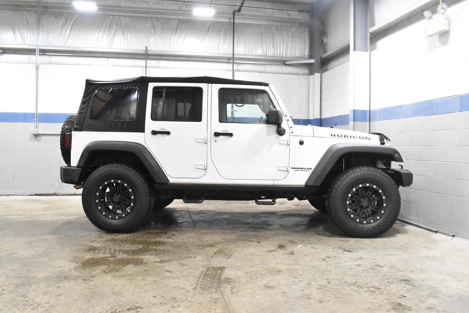 Used 2015 Jeep Wrangler Unlimited Rubicon w/ Connectivity Group AWD/4WD image 22