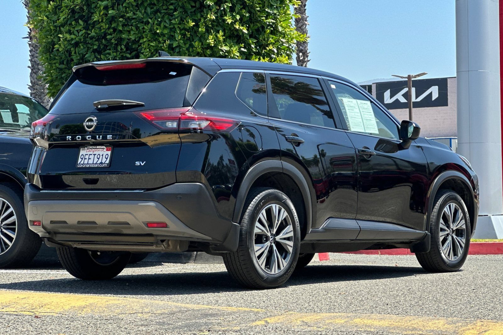 Used 2023 Nissan Rogue SV FWD image 4