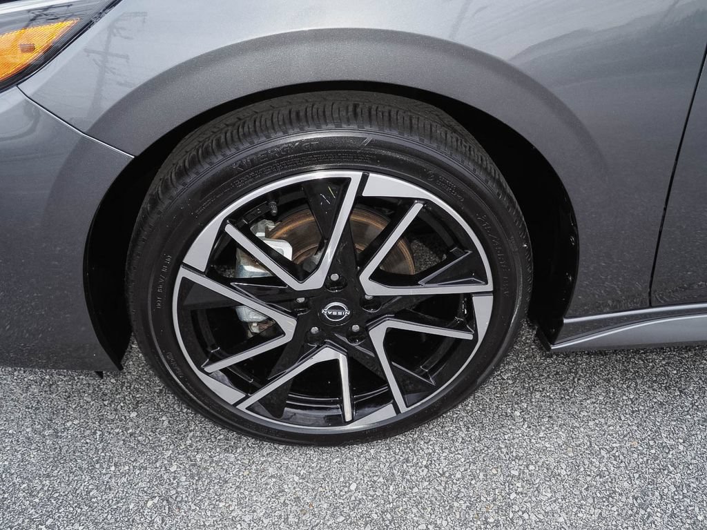Used 2025 Nissan Sentra SR FWD image 33