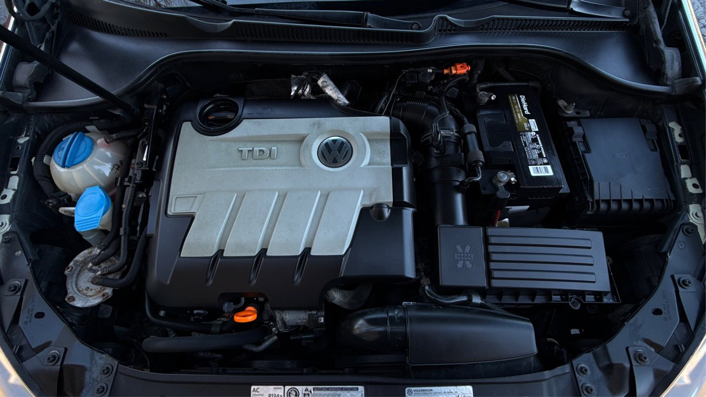 Used 2012 Volkswagen Golf TDI image 9