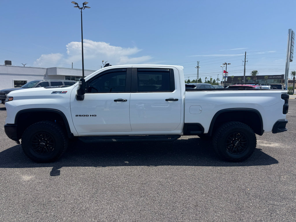 Used 2025 Chevrolet Silverado 2500 ZR2 w/ Technology Package AWD/4WD image 2