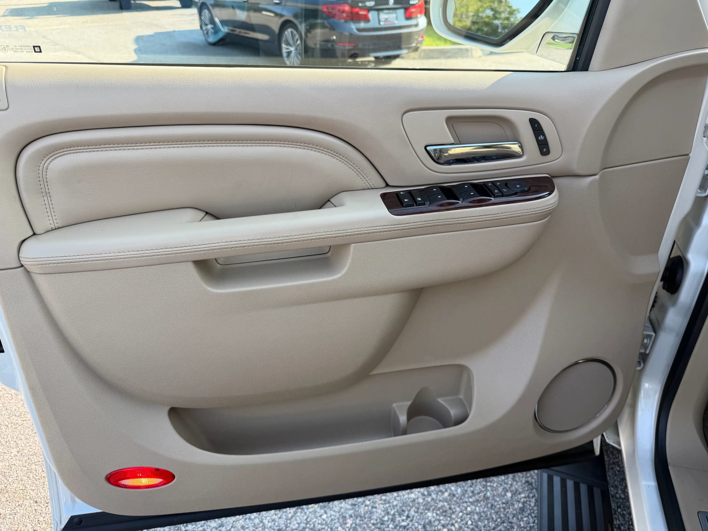 Used 2013 Cadillac Escalade ESV Premium RWD image 9