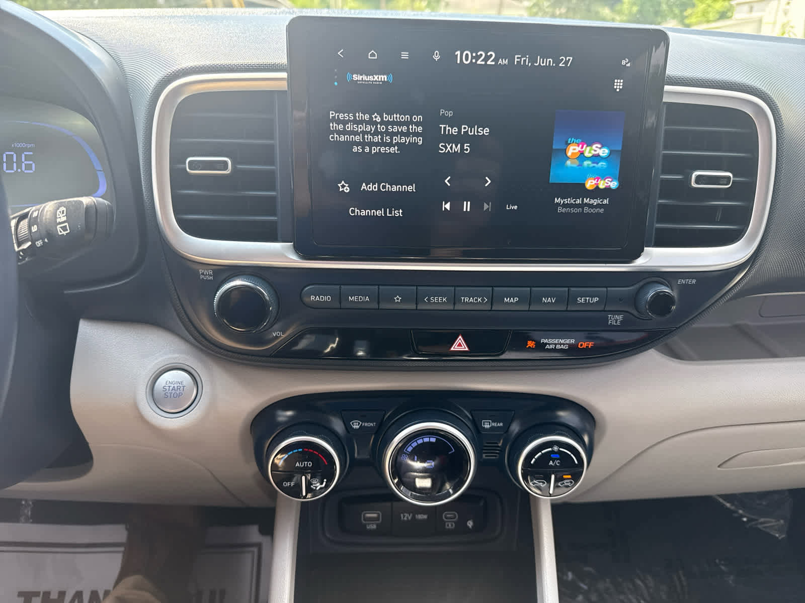 Used 2023 Hyundai Venue Limited image 20