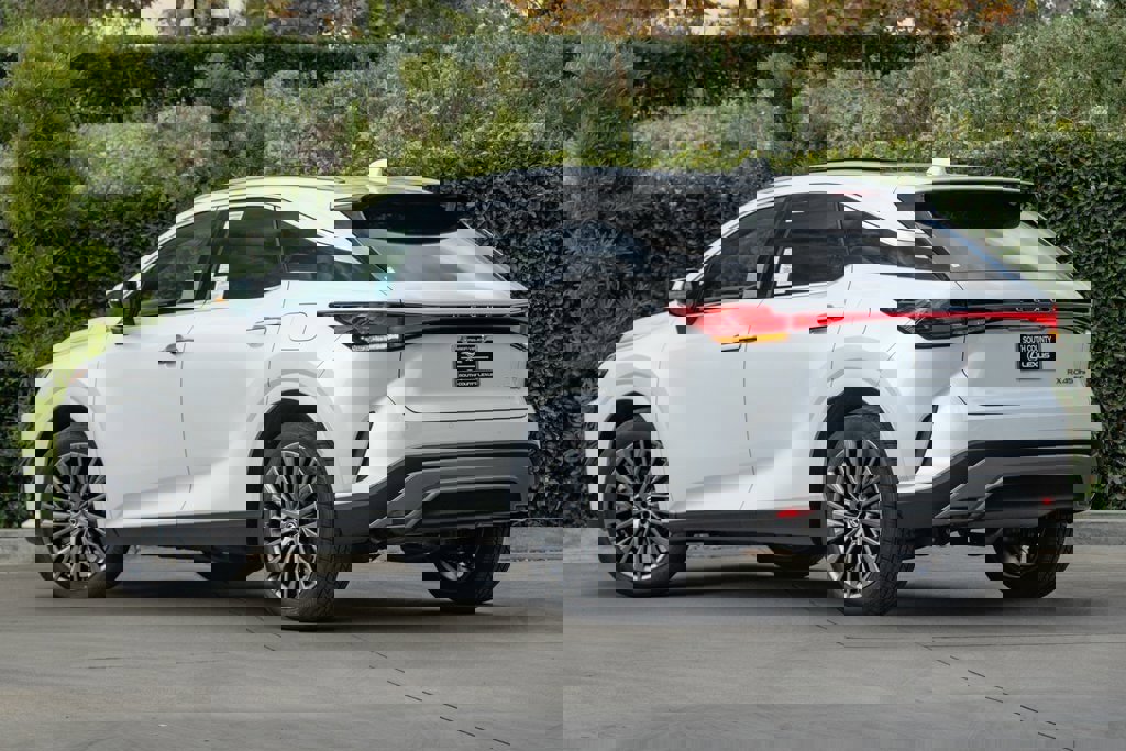 New 2026 Lexus RX 450h Luxury image 2