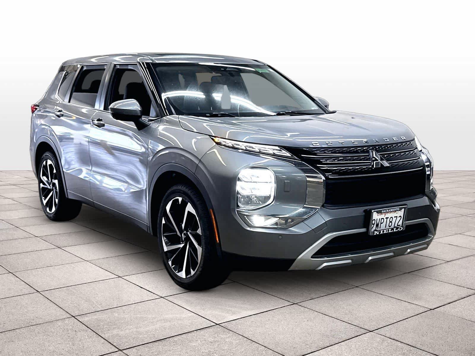 Used 2022 Mitsubishi Outlander SE AWD/4WD image 2