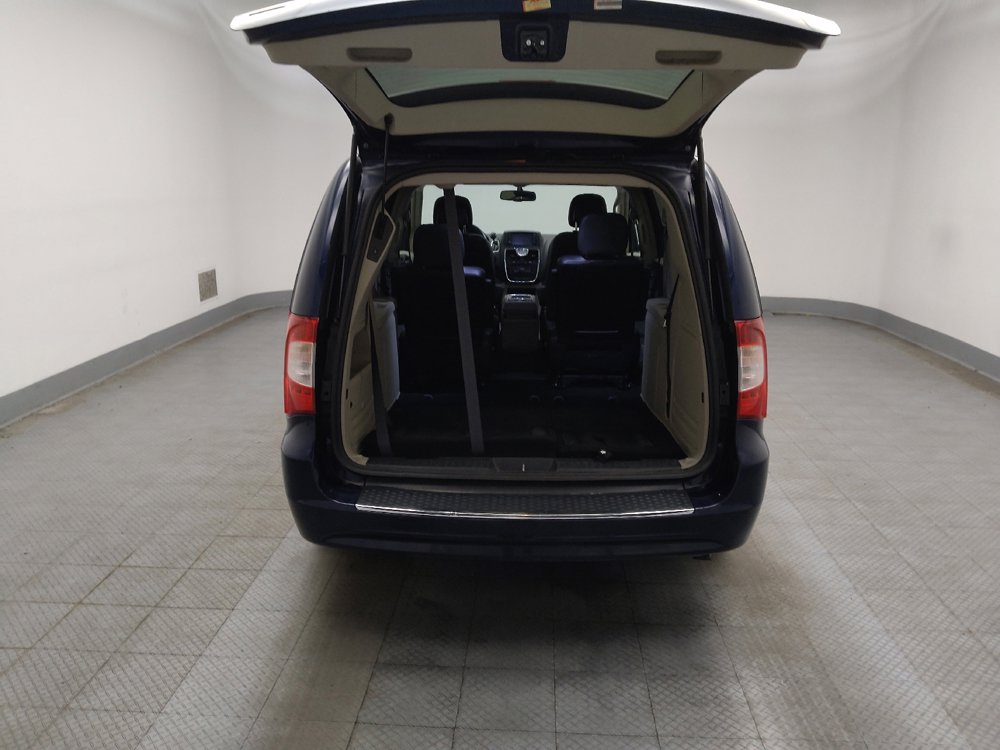 Used 2016 Chrysler Town & Country Touring FWD image 29