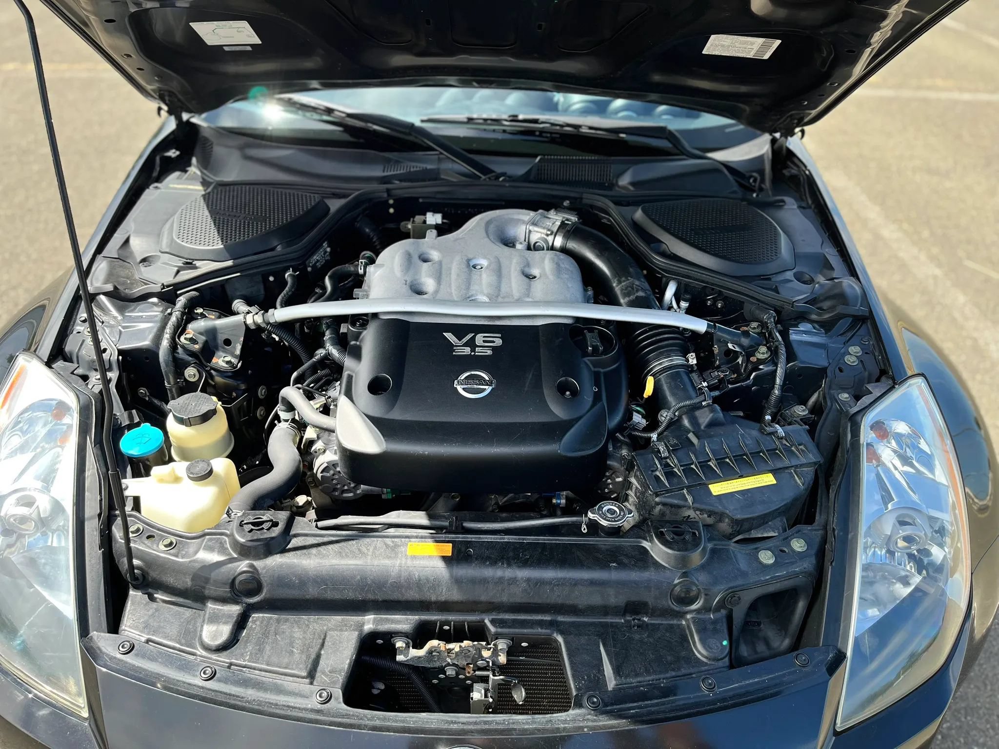 Used 2005 Nissan 350Z 35th Anniversary Edition w/ (N93) Cargo Convenience Pkg RWD image 19