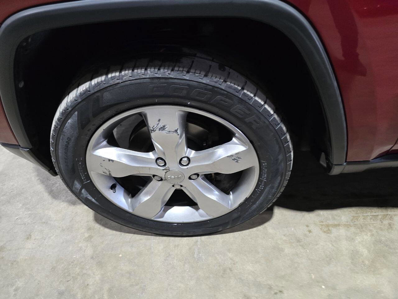 Used 2012 Jeep Grand Cherokee Overland image 25