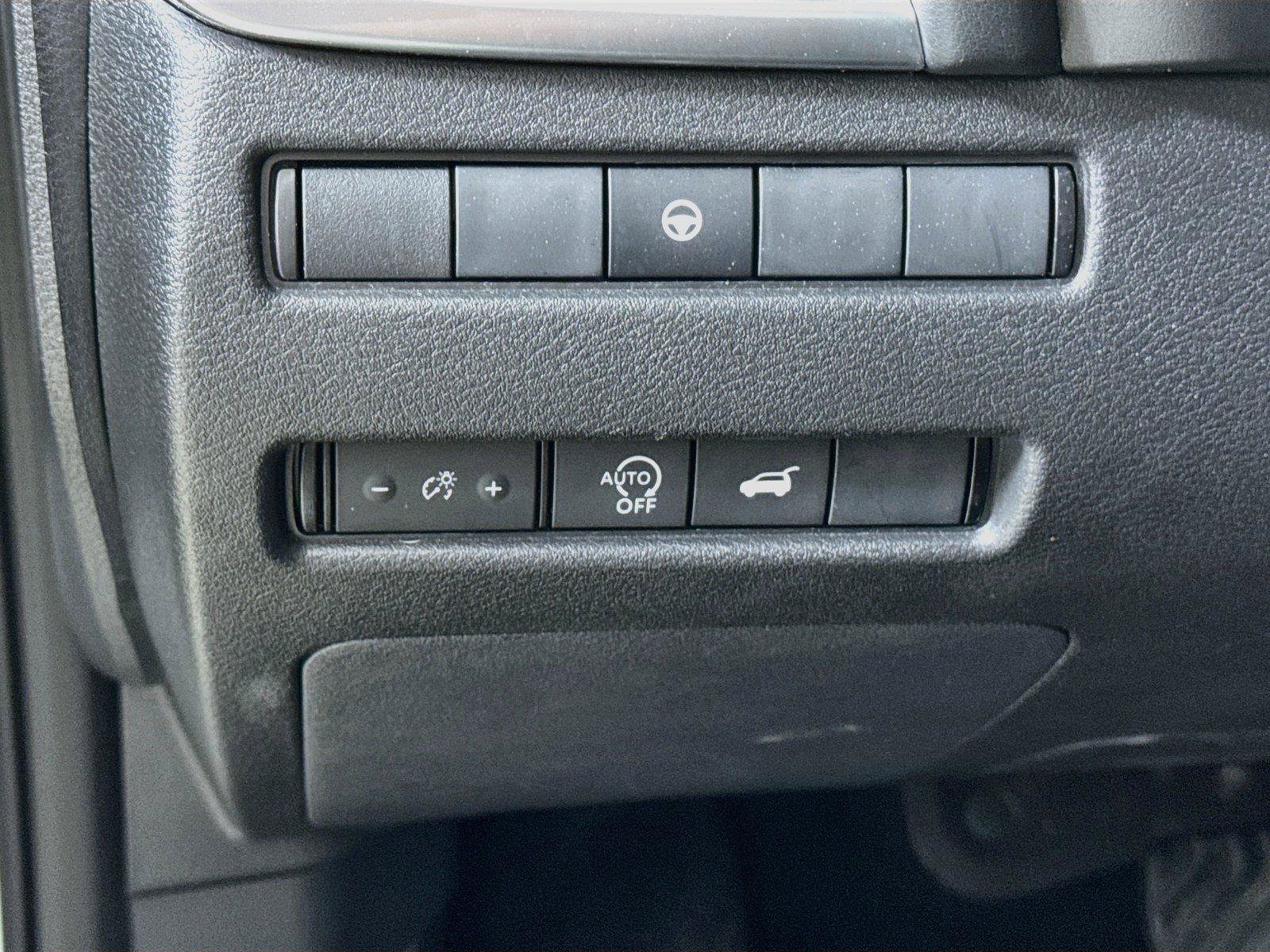 Used 2024 Nissan Rogue SV FWD image 10