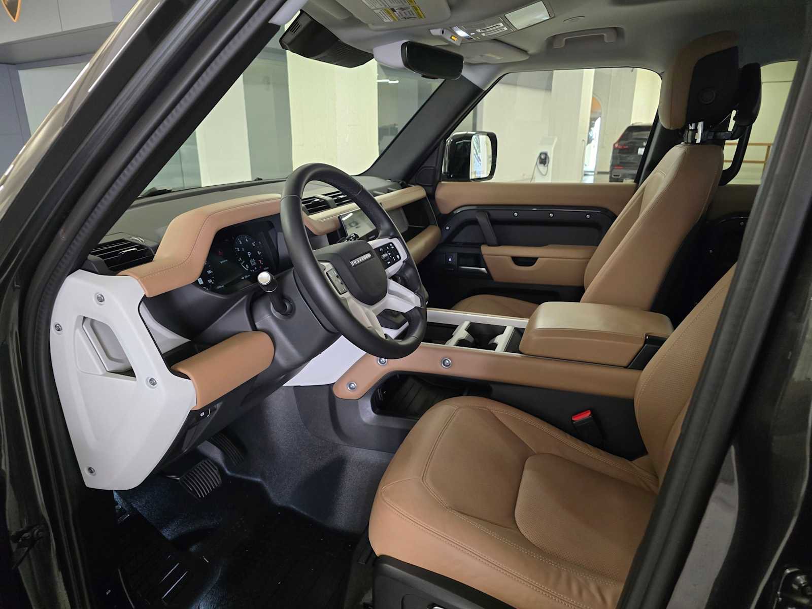 Used 2025 Land Rover Defender 130 S image 23