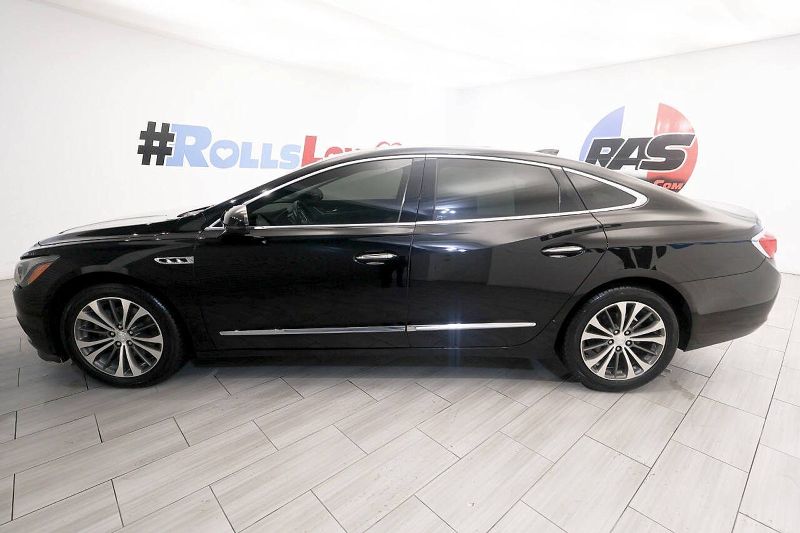 Used 2017 Buick LaCrosse Essence w/ Sun and Shade Package FWD image 2