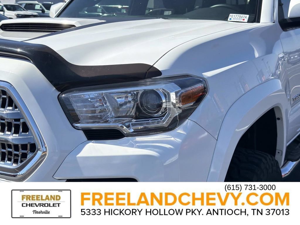 Used 2017 Toyota Tacoma TRD Sport w/ Tow Package (A/T) image 10