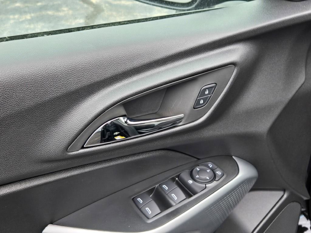 New 2026 Chevrolet Trax RS w/ Sunroof Package image 20